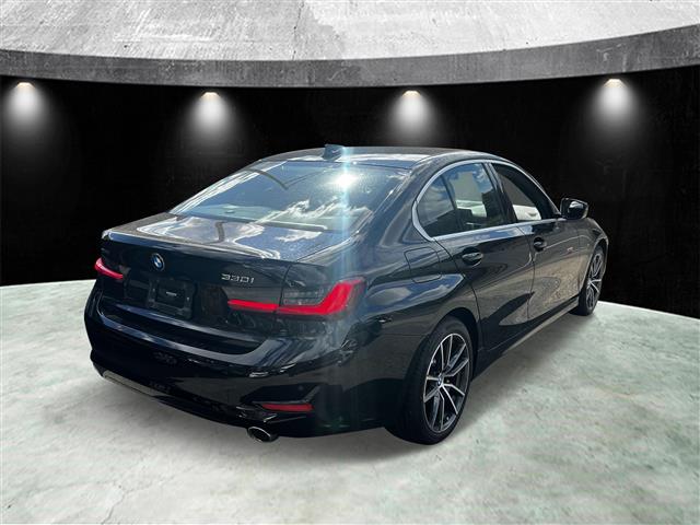 $22985 : Pre-Owned 2020 3 Series 330i image 6