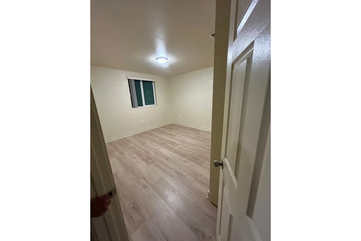 $1100 : UN CUARTO EN RENTA image 3