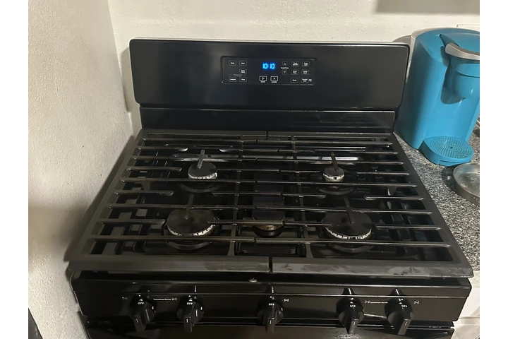 $350 : Whirlpool Stove image 1