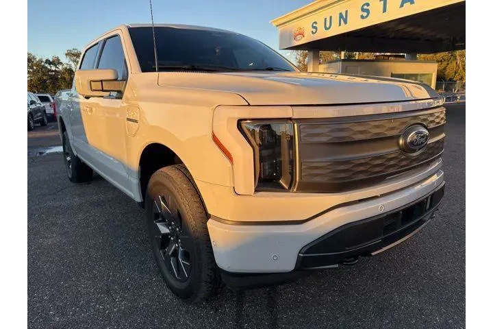 $37391 : Ford F-150 Lightning 2023 AW image 3