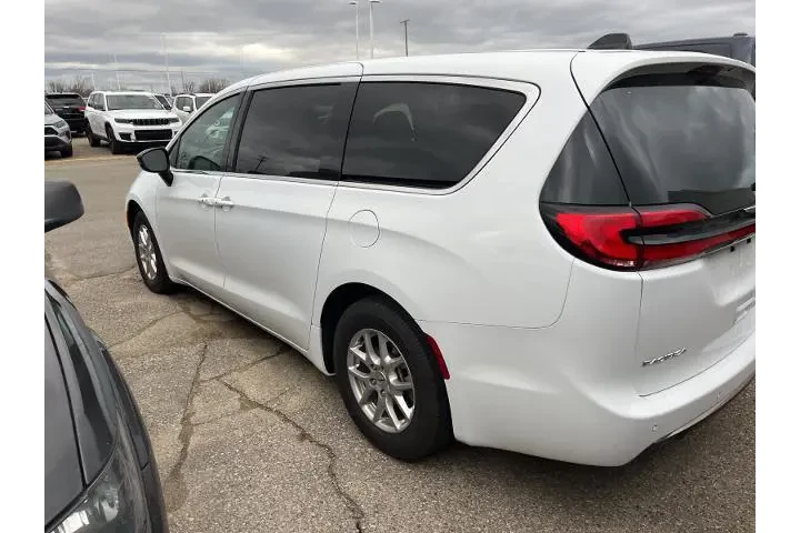 $31995 : Chrysler Pacifica 2025 Selec image 10