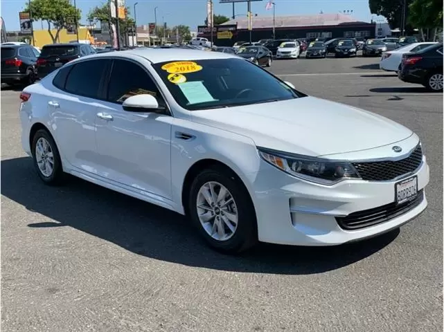 $19995 : 2018 Kia Optima image 2