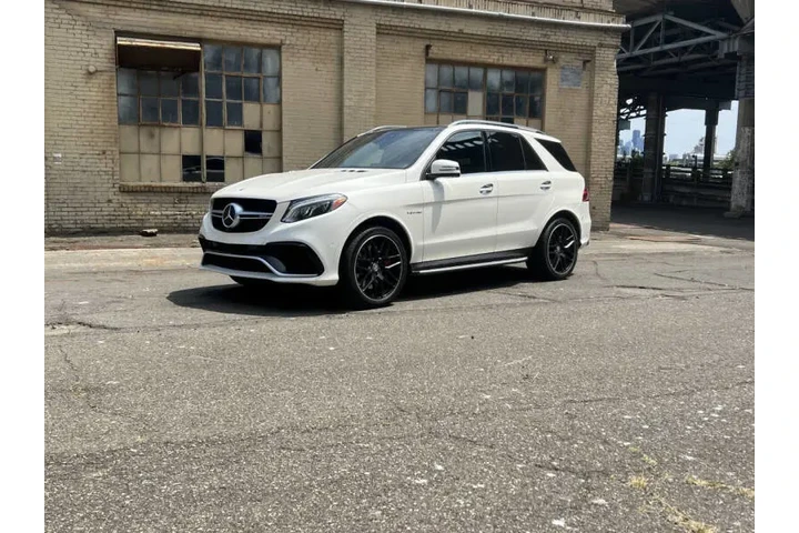 $43888 : 2017 Mercedes-Benz GLE AMG GL image 3