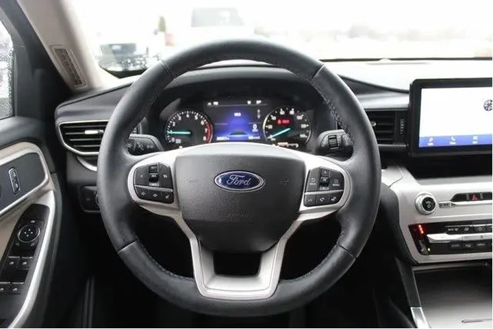 $27975 : Ford Explorer 2022 AWD XLT 4 image 6