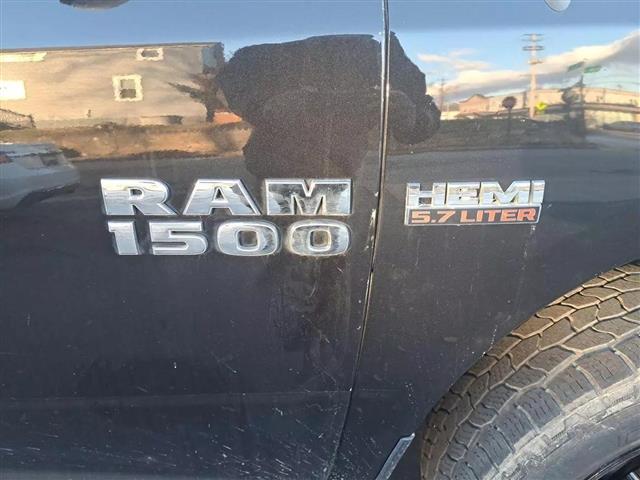 2016 RAM 1500 CREW CAB image 8