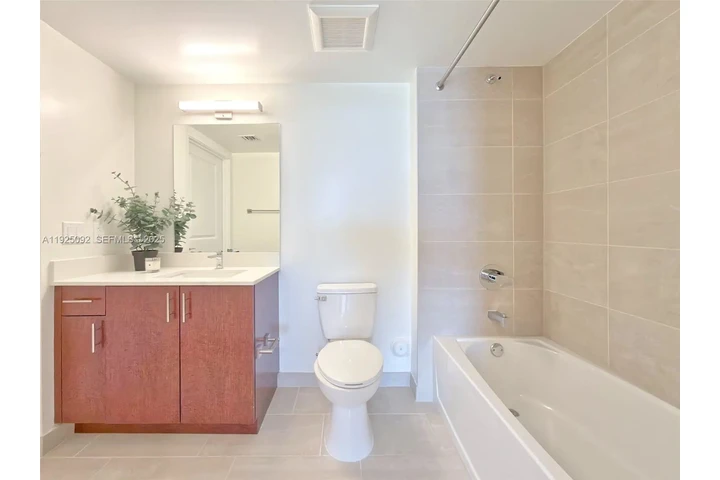 $2570 : Apartment for Rent image 6