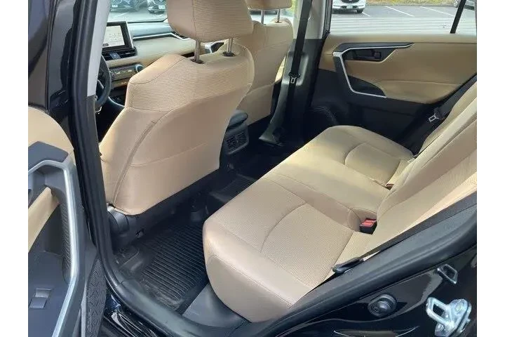 $30250 : Toyota RAV4 2025 AWD LE 4dr image 10