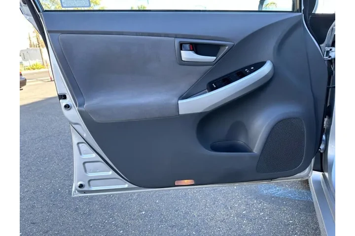 $8940 : 2010 Prius II image 8