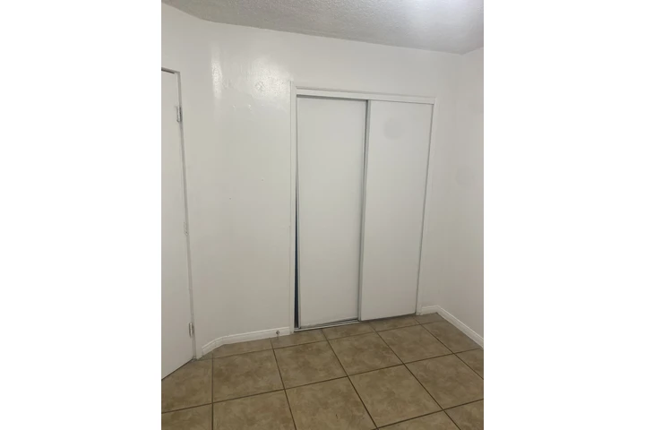 $1000 : Se renta cuarto image 6