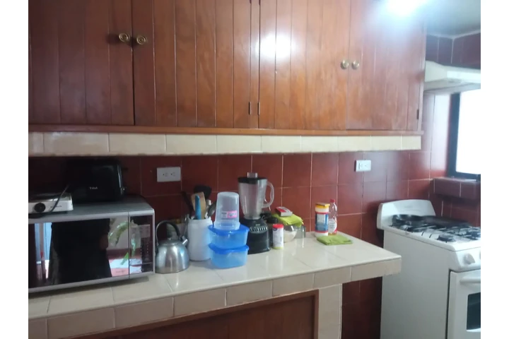 $2500 : Se rentan cuartos solo mujeres image 7