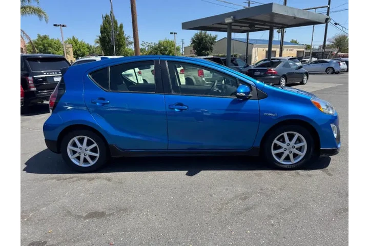 $12998 : 2017 Prius c One image 9