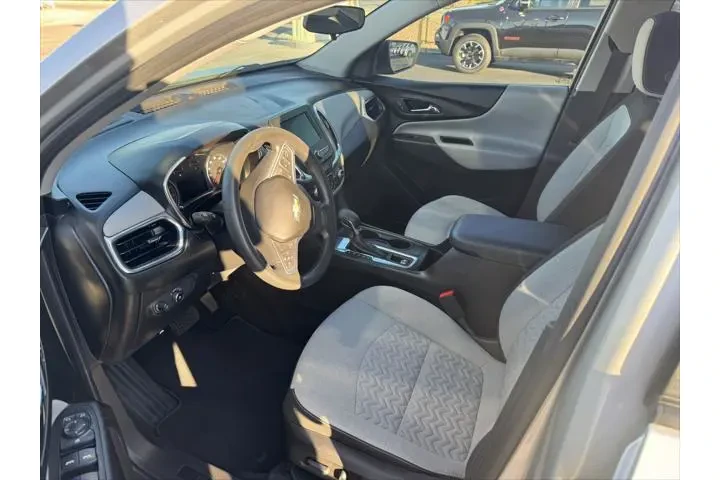 $18021 : Chevrolet Equinox 2022 LS 4d image 8