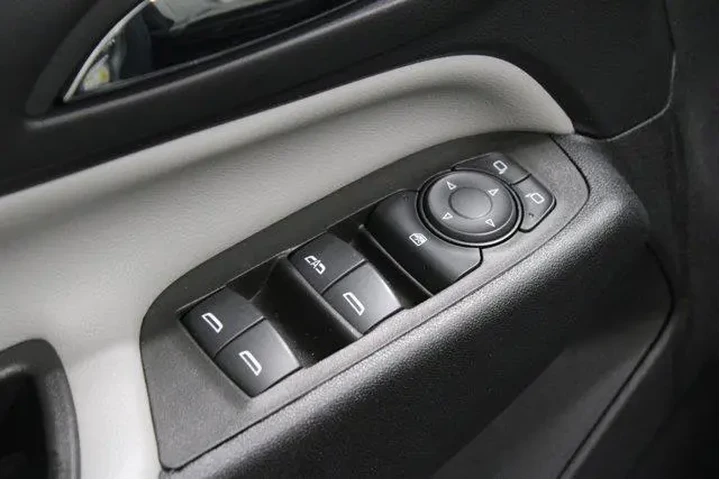 $19818 : Chevrolet Equinox 2023 4x4 L image 4