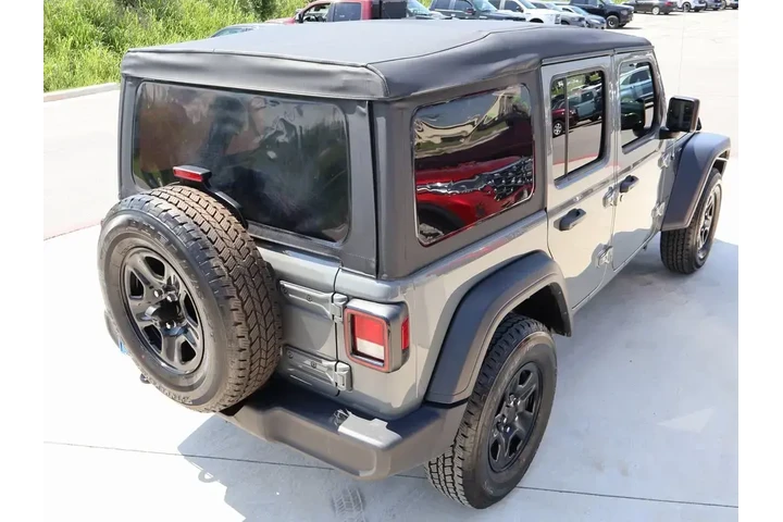 $25397 : Jeep Wrangler Unlimited 2022 image 5