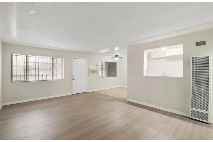 $1965 : 2Bedroom 1Bath Apt In Downey image 3