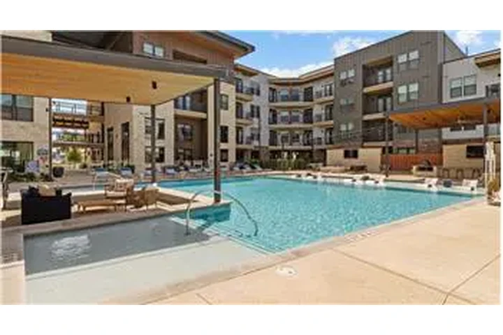 $2546 : Rental property with 3 bedro image 1