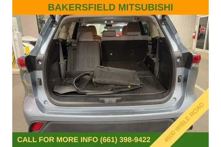 $32797 : Toyota Highlander 2023 L 4dr image 10