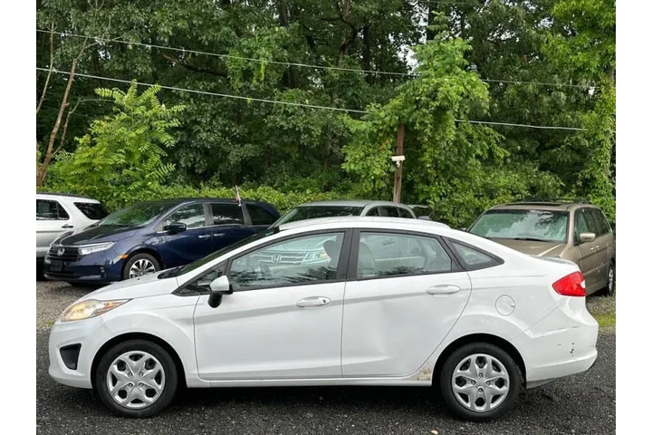 $6990 : 2013 Fiesta S image 5