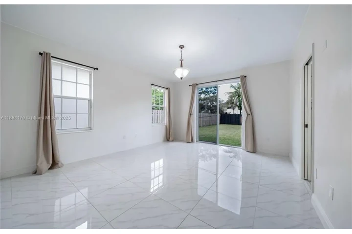$2100 : 2 Bedroom 2Bath in westchester image 4