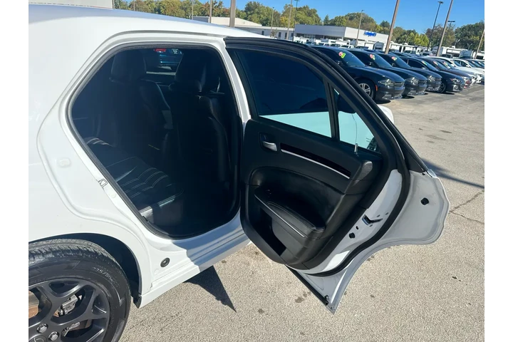 $14980 : 2019 300 300S AWD image 10