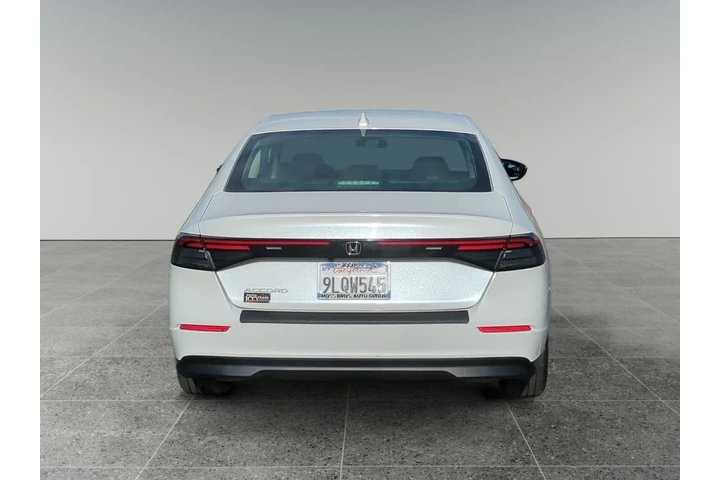 $27240 : Honda Accord 2024 EX 4dr Sed image 4
