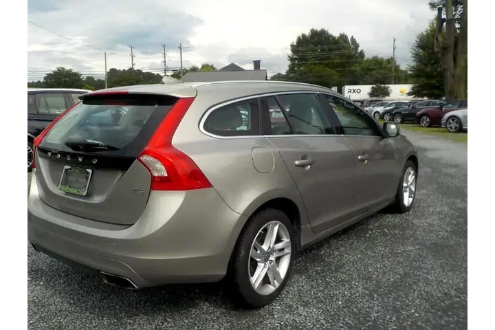 $8521 : 2015 V60 T5 Drive-E Premier F image 5