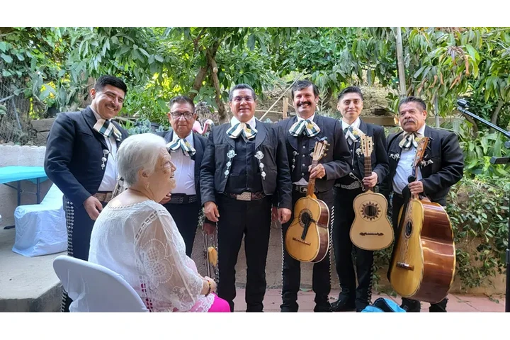 Mariachi Los Gallitos For Hire image 3