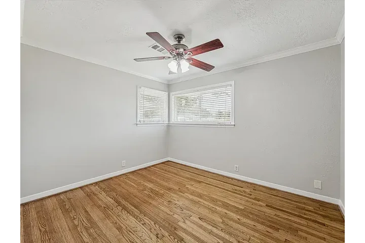 $2150 : 3 beds 1 baths available image 7