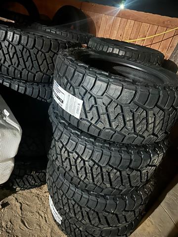 $1000 : Llantas 33x12.50R20 image 1