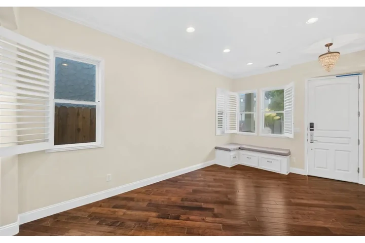 $2550 : 3Bed Home in Huntington Park image 2