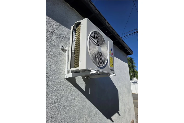 $370 : Mini split image 2