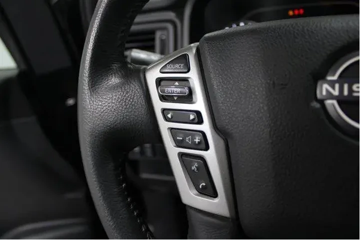 $33959 : Nissan Titan 2023 4x2 SV 4dr image 10