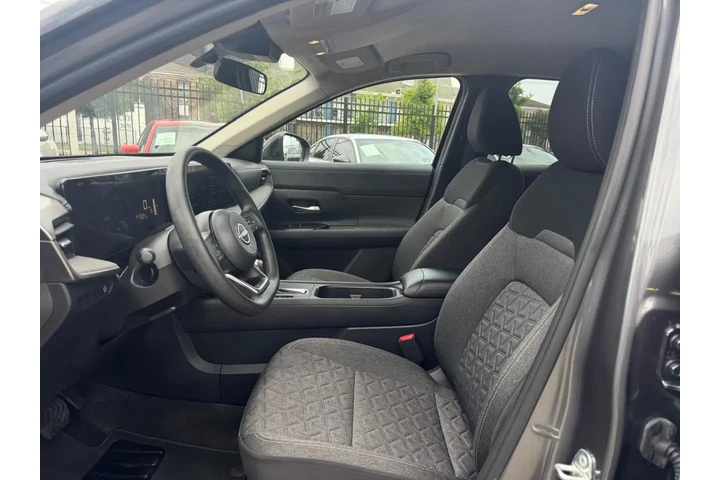 2025 Kicks SV image 7