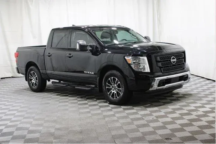 $33959 : Nissan Titan 2023 4x2 SV 4dr image 1
