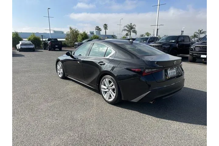 $39769 : Lexus IS 300 2024 4dr Sedan image 7