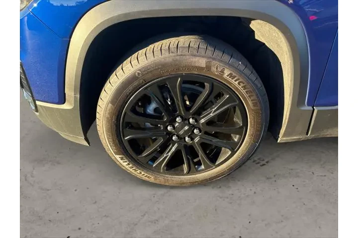 $27595 : GMC Acadia 2023 4x4 SLE 4dr image 9