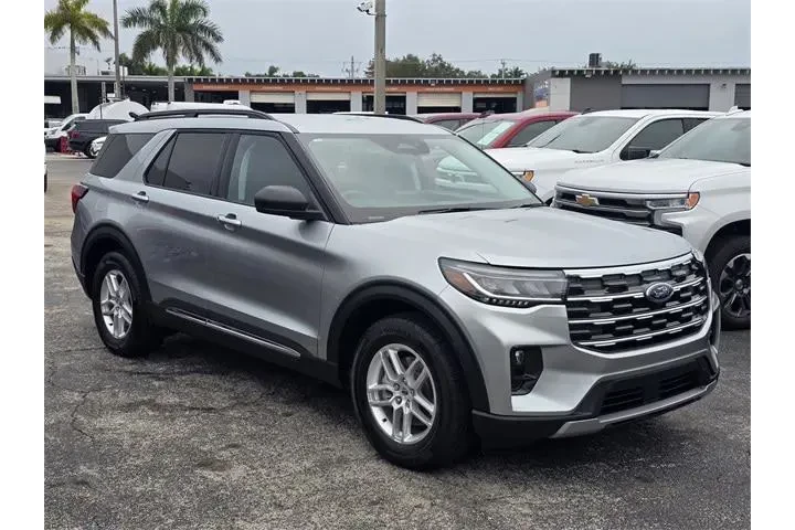 $33990 : Ford Explorer 2025 Active 4d image 2