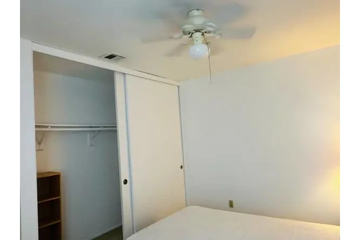 $650 : 1br - 15ft2 - Monrovia city f image 3