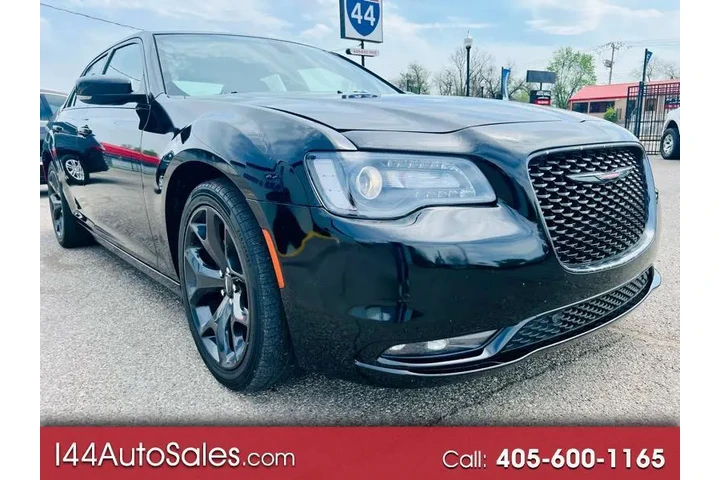 $22995 : 2021 300 S V6 RWD image 1