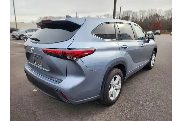 $32499 : Toyota Highlander 2023 AWD L image 6