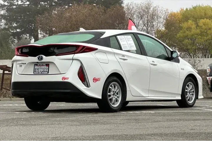 $16990 : Toyota Prius Prime 2017 Plus image 4