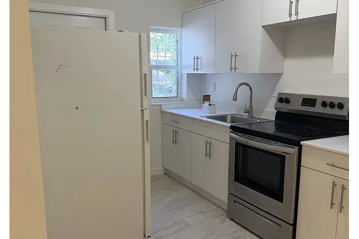 $1200 : HOUSE FOR RENT IN MAIMI FL image 1