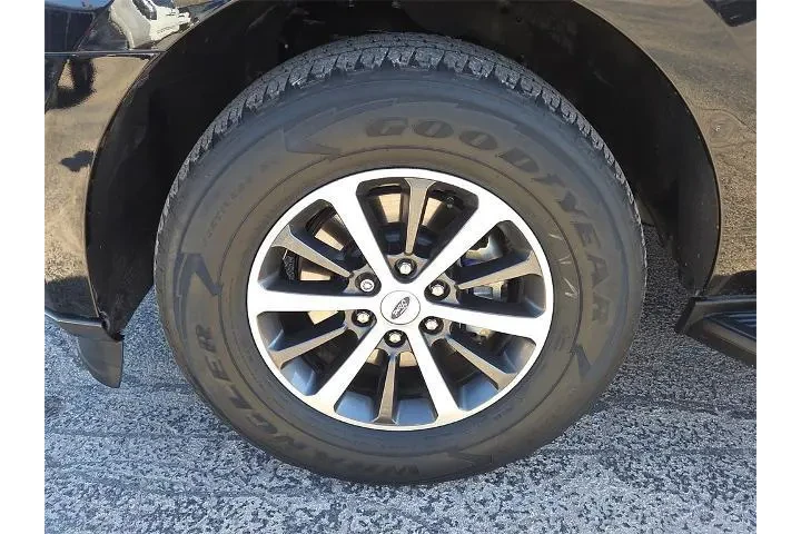 $16800 : Ford Expedition 2018 4x2 XLT image 9