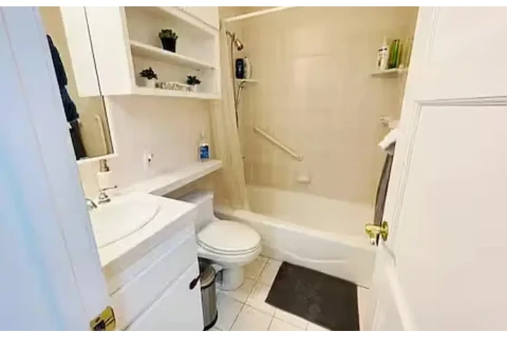 $1400 : Experience the charming home image 9