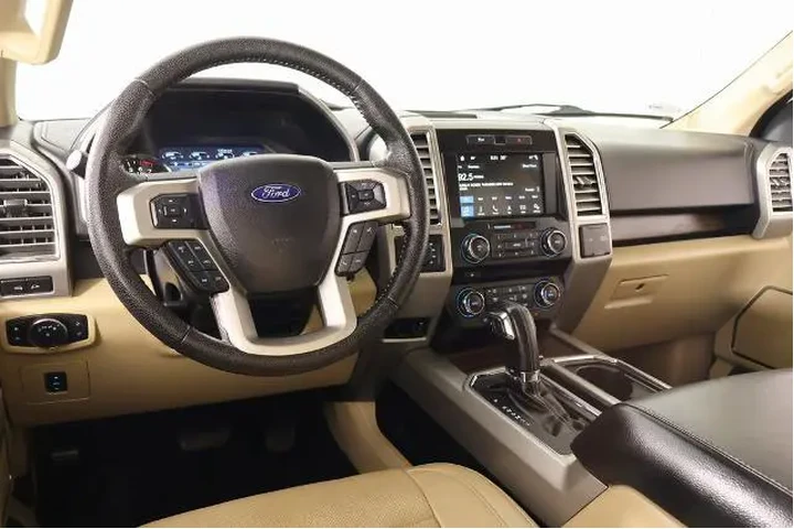 $28074 : Ford F-150 2016 4x4 Lariat 4 image 2