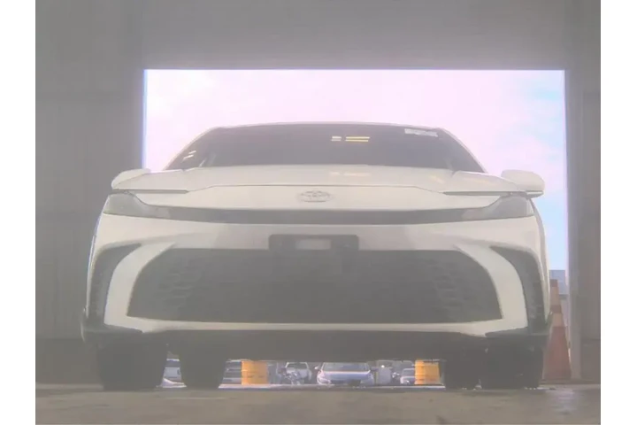 $27493 : Toyota Camry 2025 SE 4dr Sed image 3