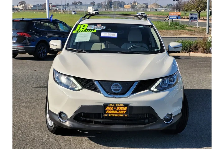 $18524 : Nissan Rogue Sport 2019 S 4d image 2