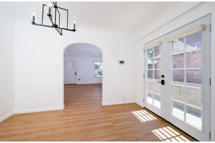 $1945 : 2 BEDROOM HOME IN LOS ANGELES image 2