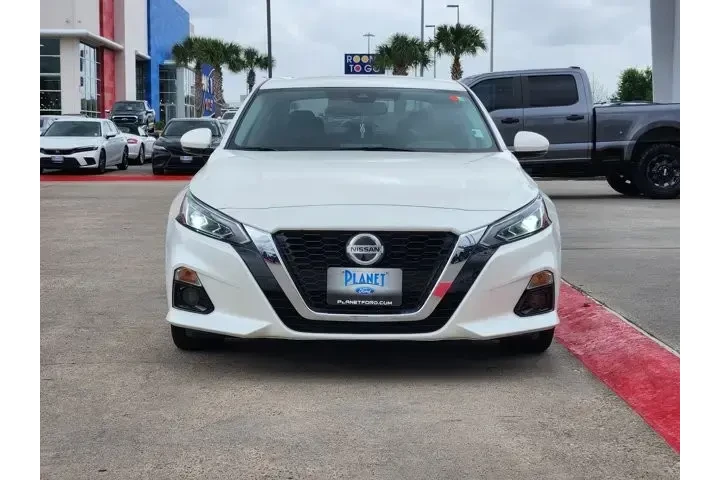 $17898 : Nissan Altima 2019 2.5 SL 4d image 2