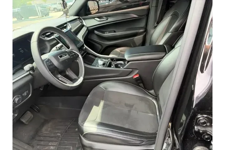 $25990 : Jeep Grand Cherokee L 2023 4 image 3